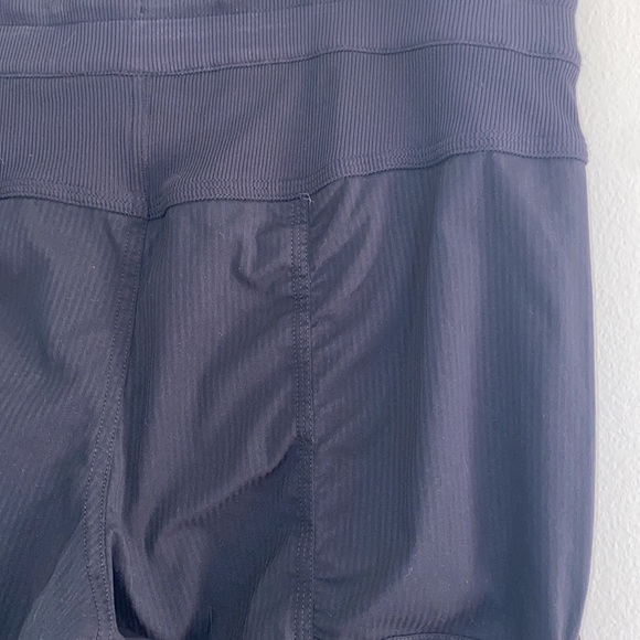 Lululemon Lulu Dance Studio Cropped Pants size 6 - Picture 4 of 6